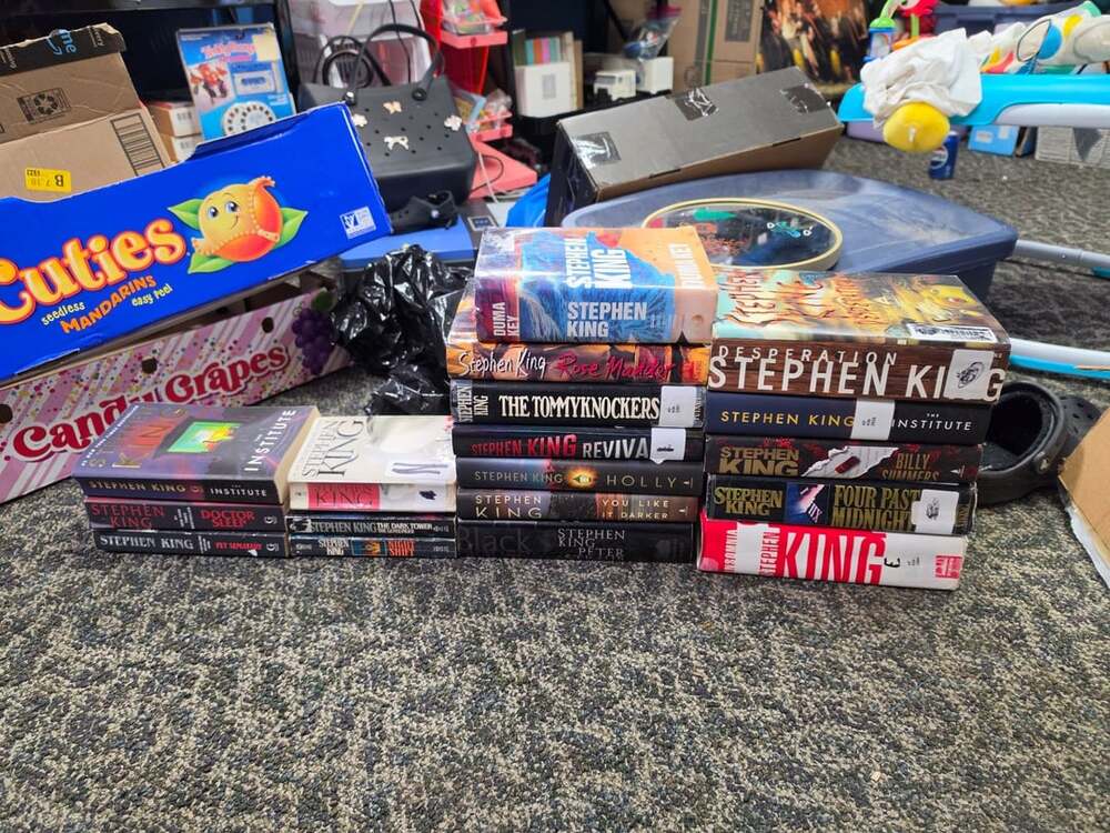 Stephen King Hardcover/paper back Book Lot of 18 Horror Novels